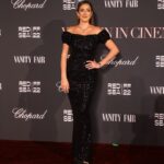 Amina Khalil Instagram - “WOMEN IN CINEMA” A huge thank you to @vanityfair @chopard and ofcourse @redseafilm for such a lovely event tonight ⭐️ #starstruck Dress: @dolcegabbana Jewels: @nadine_jewellery Styled by yours truly with the help of my beautiful friend and family Nadine Attar ⭐️🖤