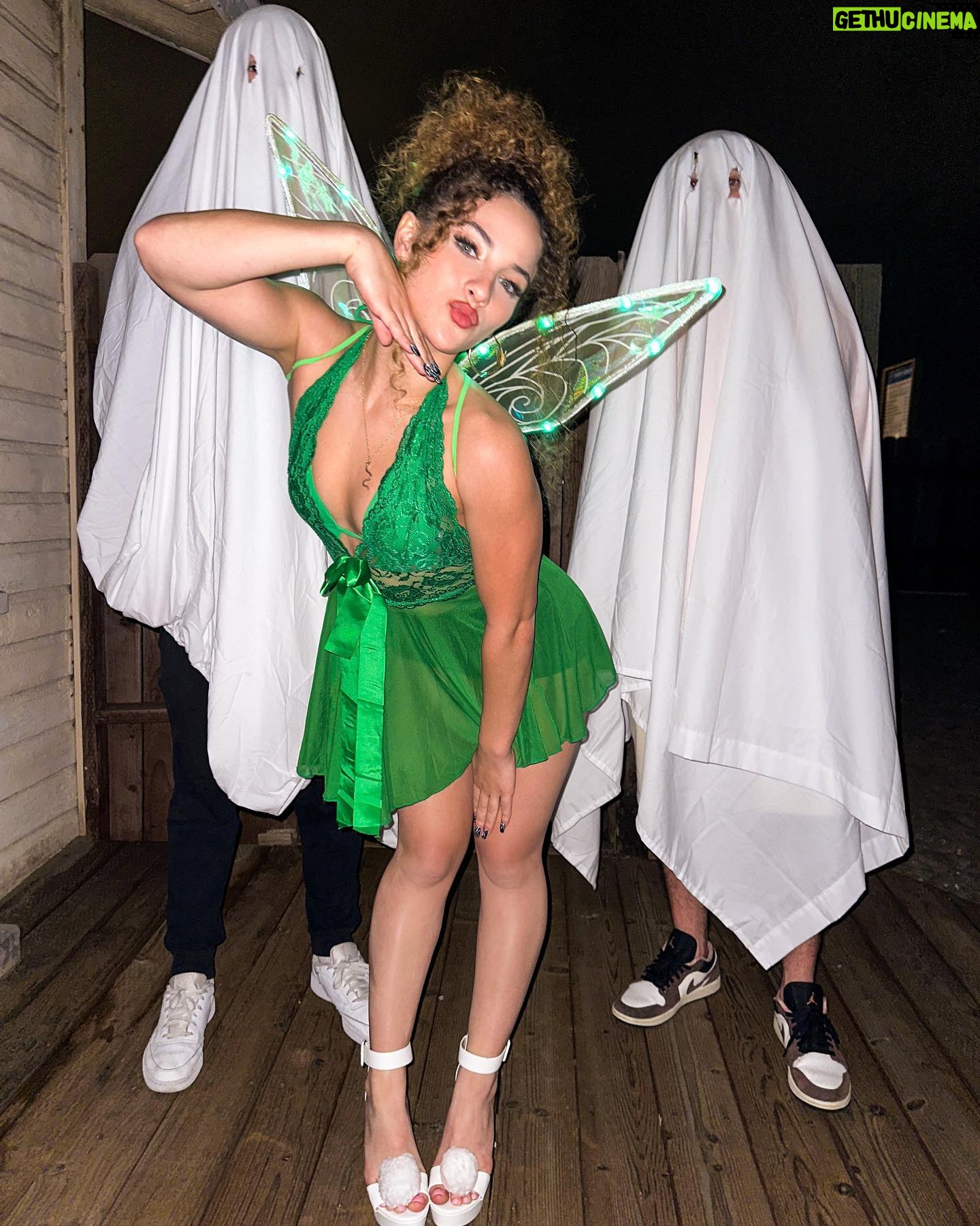 Sofie Dossi - 176.3K Likes - don’t tinker with my bell🧚♀️