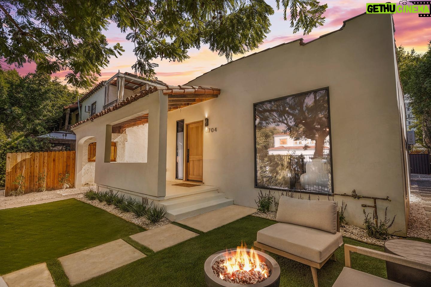 Kinsey Wolanski Instagram - Swipe to see before and afters of my newest flip!!!!
We bought this house in prime West Hollywood and in only 11 weeks we completely turned this baby around!
Anyone in LA who needs a contractor @buildmethodconstruction is the absolute best! We have worked with a lot of not honest workers and these guys have blown me away!!!! The most trustworthy hard working guys!
#fixandflip #beforeandafter #renovation #realestate #design #construction