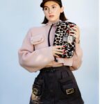 Maude Apatow Instagram – And just like that… #FendiBaguette 💫 @fendi #ad 

@cibellelevi