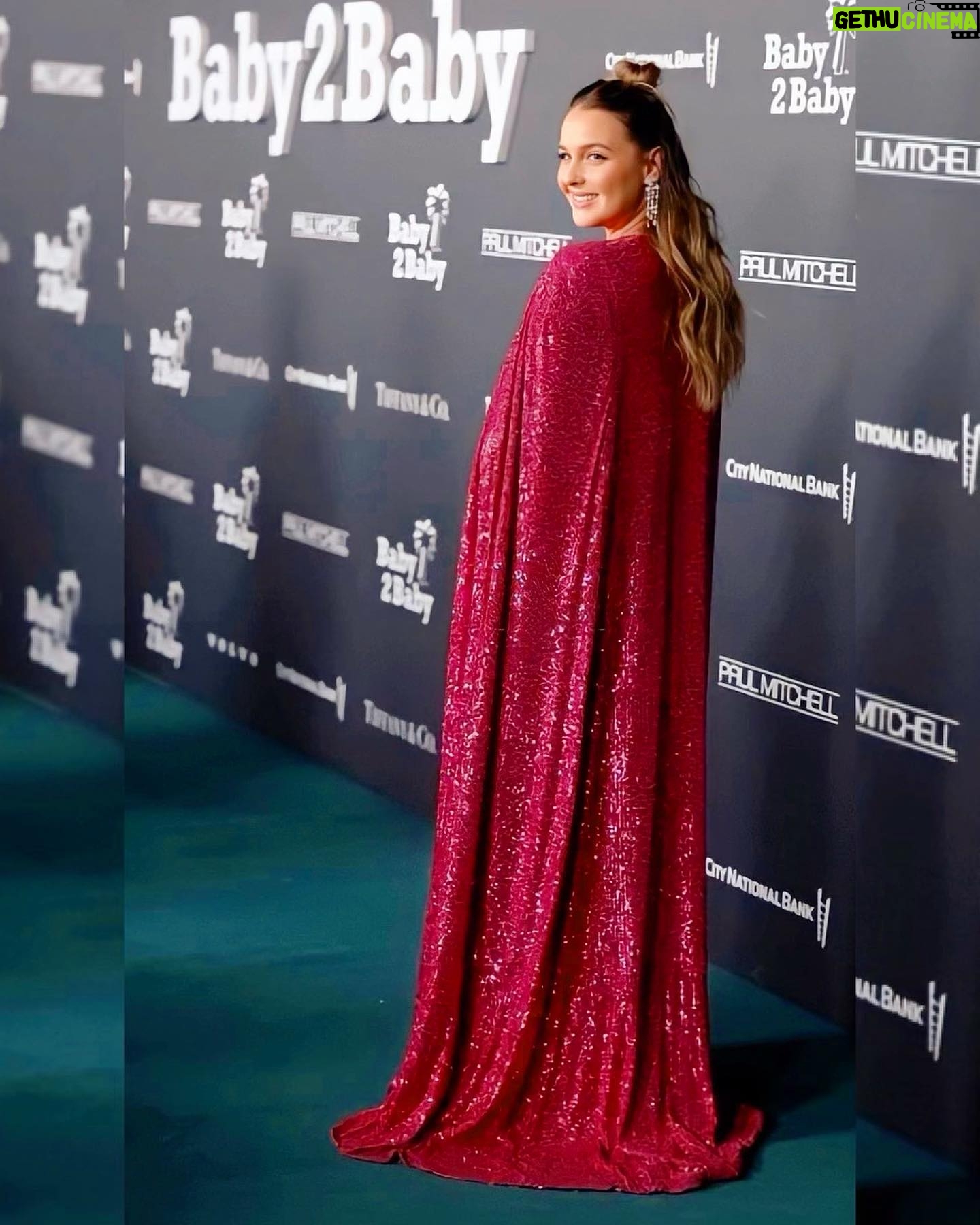 Camilla Luddington Instagram - Justβ¦ thisssss cape πΈπΈπΈπΈπππππ @moniquelhuillier
@nataliehoseltonstyle
@adamburrell
@hayleyheckmann
@baby2baby