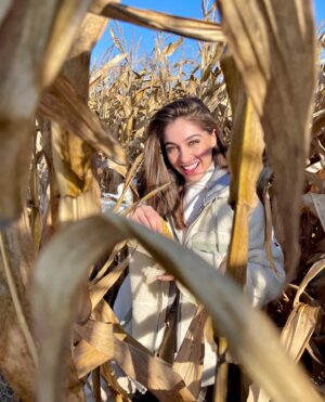 Cemre Baysel Instagram - Cennette miyim?🤤 🌽🌽