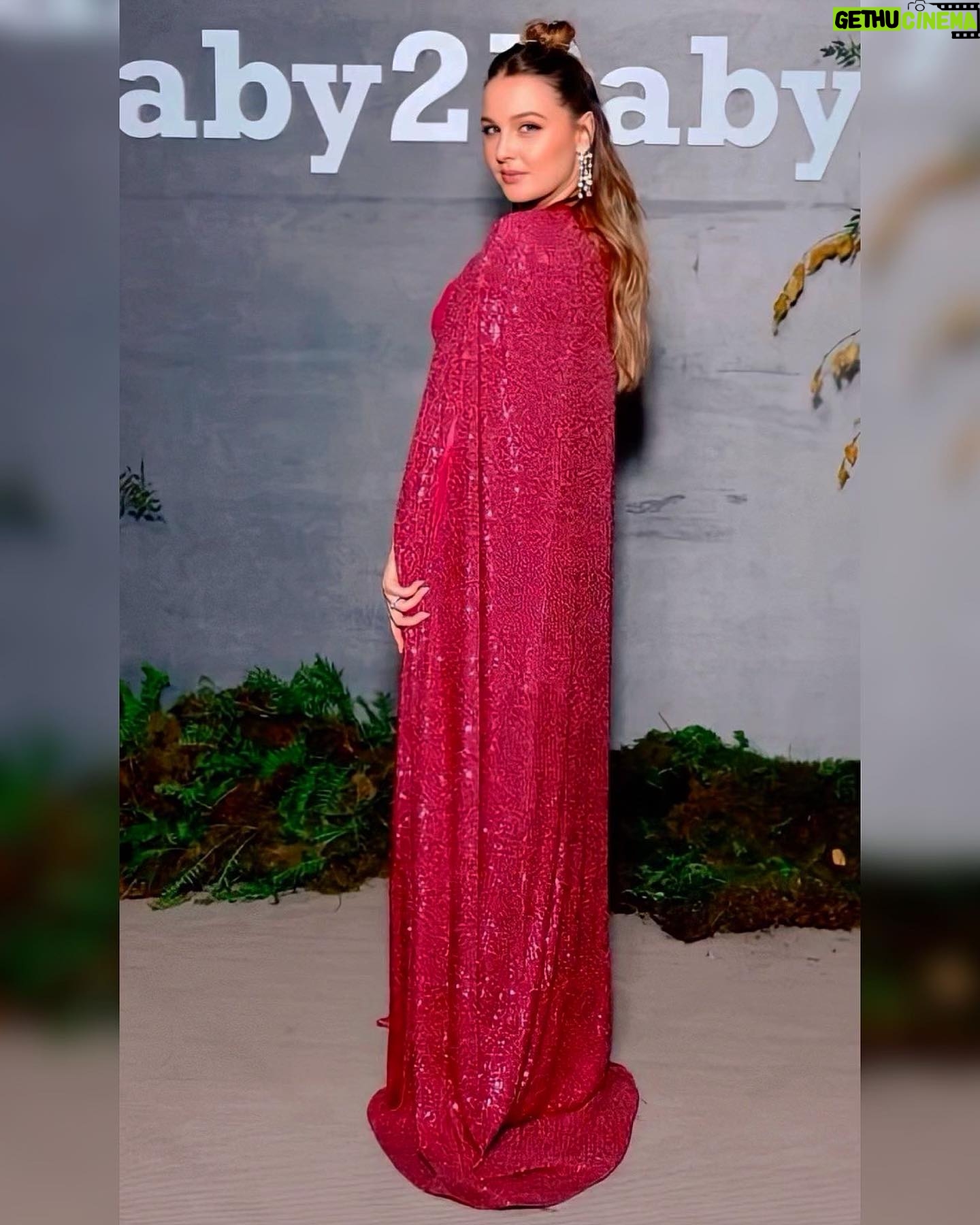 Camilla Luddington Instagram - Justβ¦ thisssss cape πΈπΈπΈπΈπππππ @moniquelhuillier
@nataliehoseltonstyle
@adamburrell
@hayleyheckmann
@baby2baby