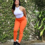 Chelsy García Instagram - Lunes con L de “lo cualto’ tan hecho, na’ ma’ hay que buscarlo” 😂 …¡hay que trabajar con amor!

El outfit es de @oumaibrand 😍