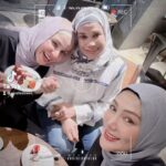 Erra Fazira Instagram – Happy Birthday to my beautiful sahabat @bettybanafee n my beautiful gila2 PT & muaithai cicer @elaine.tan78 .. .
.
MY WORLD IS BRIGHTER N FUN N GILA N PENAT N MCM YOYO.. WITH BOTH OF U.. 😝🤣🥰 ❤️u both