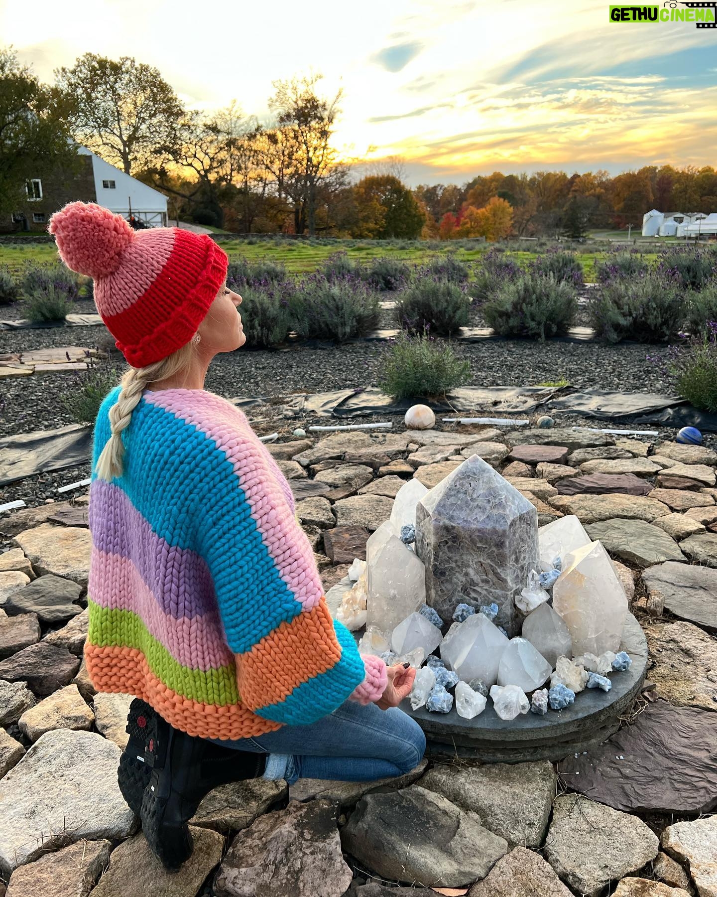 Yolanda Hadid Instagram - ❤️In emotionally turbulent times when you don’t know what to do, do nothing….
Take time to be still until you get answers….
Disconnect from the noise to ground and connect to our beautiful earth- our god.
I always have to remind myself that all the answers are right here within myself and that through prayer and meditation i will find them🙏 #grattitude #prayer
