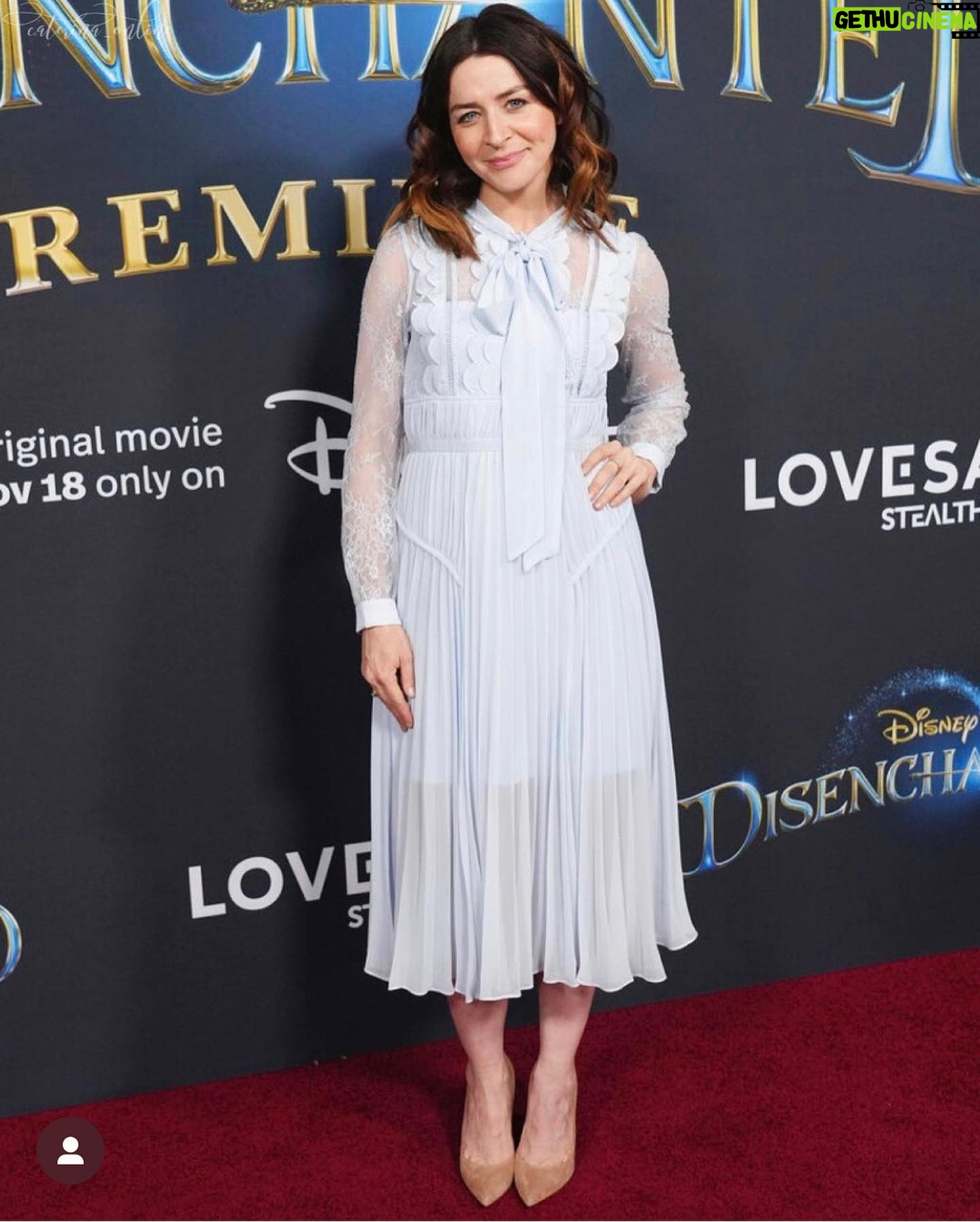 Caterina Scorsone Instagram - Magical night at the @disneyenchanted premiere. Princes and Princesses and all kinds of royalty turned out en mass. There was taffeta, there was silk chiffon, there were sparkles.✨✨✨@anthilll @greysabc hair: @hairbyrenecortez