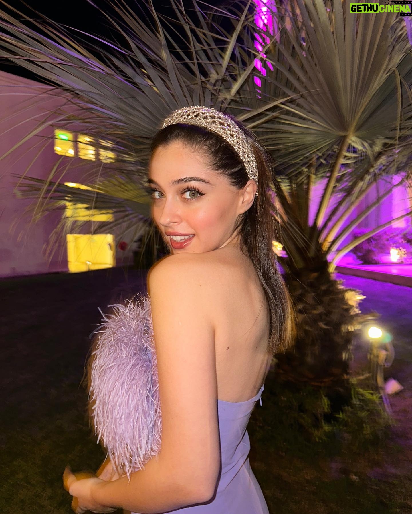 Cemre Baysel Instagram - 📸 @semihabezek 💜💜