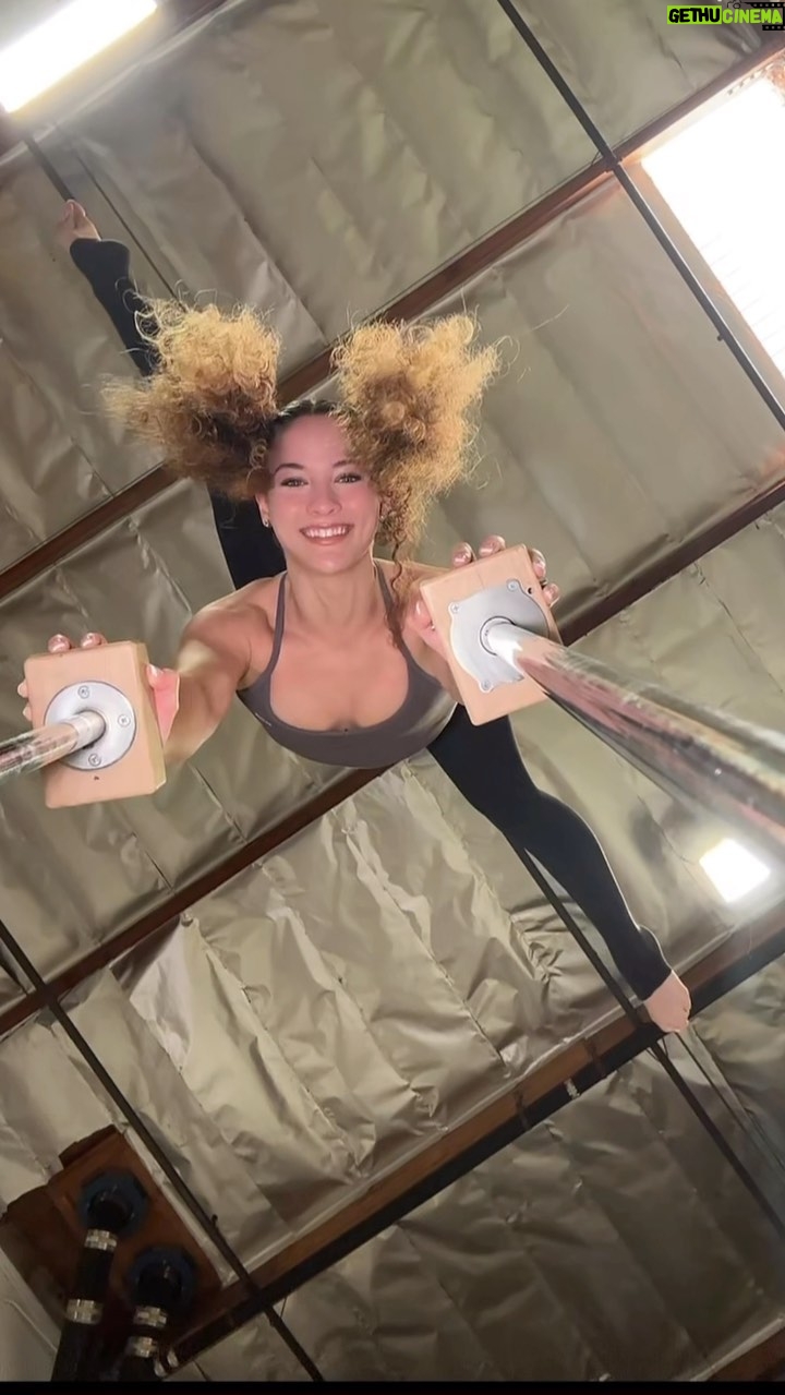Sofie Dossi - 81.4K Likes - training day💘