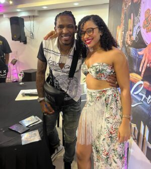 Chelsy García Instagram - Celebrando el lanzamiento del nuevo álbum de @toxiccrow #LaVuelta donde tengo una colaboración con La Máquina de Cotorra. Deseándole los mejores éxitos a esta producción de 28 canciones hechas con la mejor calidad por una viga de nuestro género.🙏🏻💿🇩🇴🔥