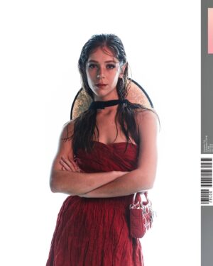 Georgina Amorós Instagram - Muy este emoticono 💃🏻 gracias a @neo2_magazine y la preciosa colección crucero 2023 de @dior ❤️‍🔥
Gracias equipo bello:
Fotografía: @rafagallar 
Realización: @danielagtzgzz 
Entrevista: @angeltaranilla 
Muah: @boscomontesinos 
Video: @borja.respal 
Producción: @mongomeri 
Asistentes fotografía: @pablomingo @cha_baeza @distrito.zero 
Asistentes estilismo: @verooocriado @rufili00 
Gracias @_._ka_._ 🫶🏼✨
Y mi equipo siempre @lou_abad @desireefina  @kuranda_agencia ❤️