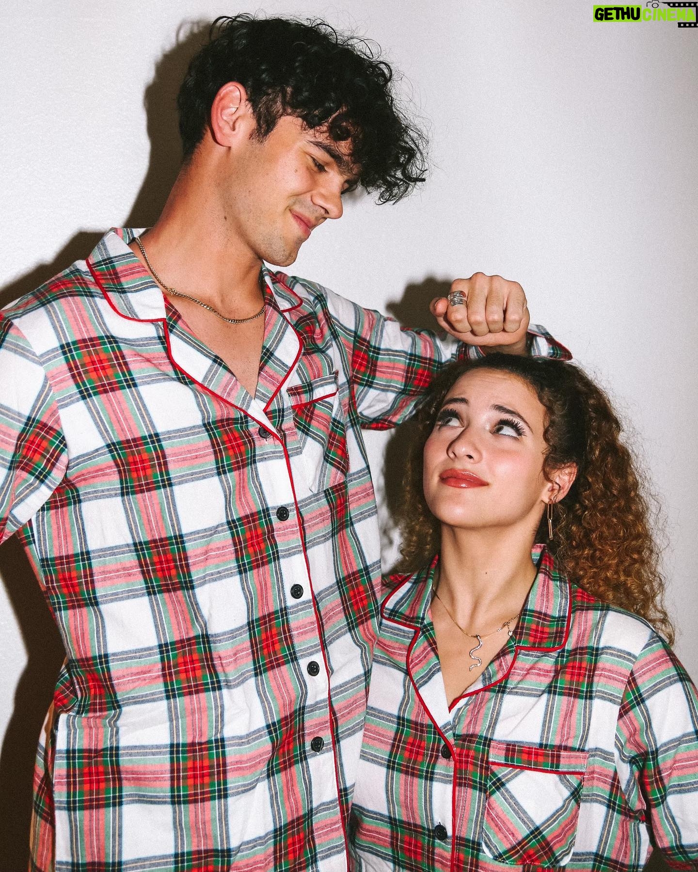 Sofie Dossi - 82.6K Likes - Getting into the holiday spirit 🎁 What present do you want for the holidays?