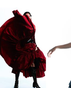Georgina Amorós Instagram - Muy este emoticono 💃🏻 gracias a @neo2_magazine y la preciosa colección crucero 2023 de @dior ❤️‍🔥
Gracias equipo bello:
Fotografía: @rafagallar 
Realización: @danielagtzgzz 
Entrevista: @angeltaranilla 
Muah: @boscomontesinos 
Video: @borja.respal 
Producción: @mongomeri 
Asistentes fotografía: @pablomingo @cha_baeza @distrito.zero 
Asistentes estilismo: @verooocriado @rufili00 
Gracias @_._ka_._ 🫶🏼✨
Y mi equipo siempre @lou_abad @desireefina  @kuranda_agencia ❤️