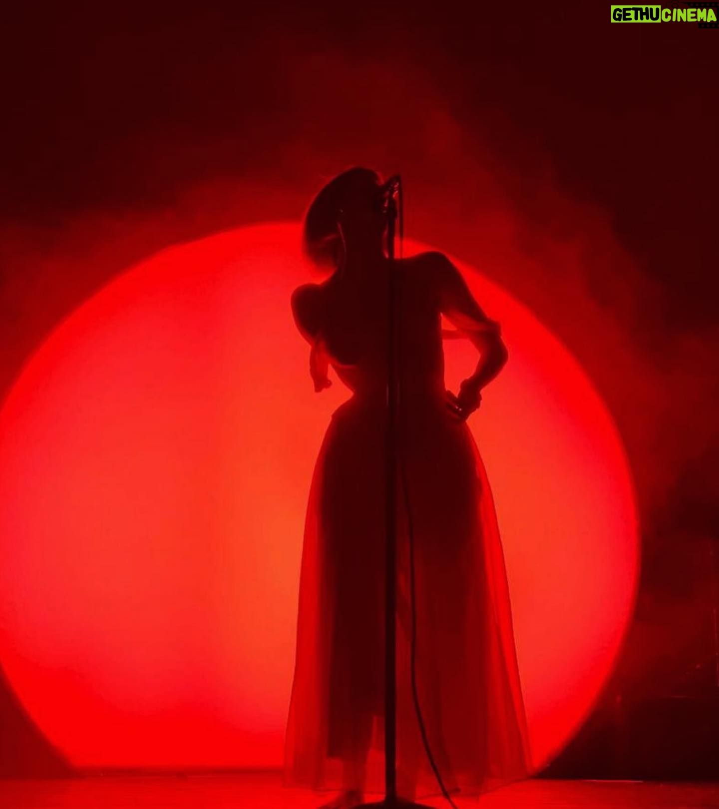 Aurora Aksnes Instagram - I want to thank everyone who have come to my shows this year.
@the music becomes so massive when you carry it within you.
It becomes so warm only because you let it carry you within its arms.
Thank you for being so sweet to each other. To my wonderful fellow artists who have warmed up for me this year @mettesonmusic @seiselina @theamilie @hannahstormmusic and someone who should support me once cause she is amazing @amalieholtkleive
Thank you for all your time.
Thank you for your presence.
Your stories.
And for just. Being you.
i love you all.
Just how you are.
🩸
Moments by the ever so clever warrior @auroraschurchyard