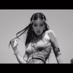 BIBI Instagram - 철학보다 무서운건 비비의 총알 (Blade) M/V is OUT NOW on Youtube [link in bio]. 

로라프 앨범의 마지막 뮤우우비이이 룸펜스감독님과 함께 했습니다🥰

#BIBI #비비 #철학보다무서운건비비의총알 #Blade #LowlifePrincess #필굿뮤직 

@feelghoodmusic @lumpenss