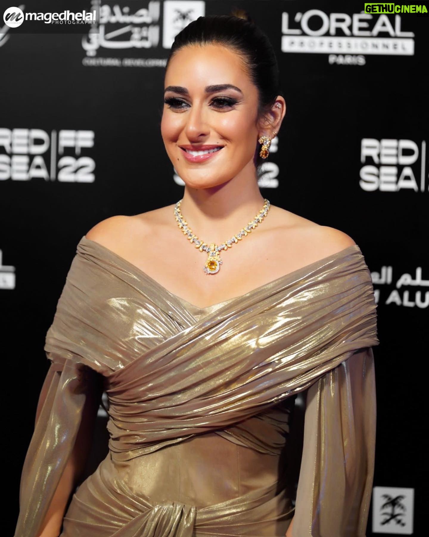 Amina Khalil Instagram - Congratulations to @redseafilm on their 2nd edition ! 🖤 Thank you to @moalturki for welcoming us to this grand and glamorous event in Jeddah its a pleasure to be here ⭐️ Dress @saraonsiofficial Jewels @nadine_jewellery