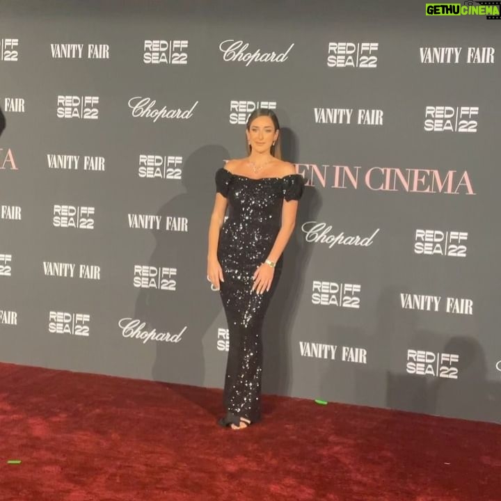 Amina Khalil Instagram - “WOMEN IN CINEMA” A huge thank you to @vanityfair @chopard and ofcourse @redseafilm for such a lovely event tonight ⭐️ #starstruck Dress: @dolcegabbana Jewels: @nadine_jewellery Styled by yours truly with the help of my beautiful friend and family Nadine Attar ⭐️🖤