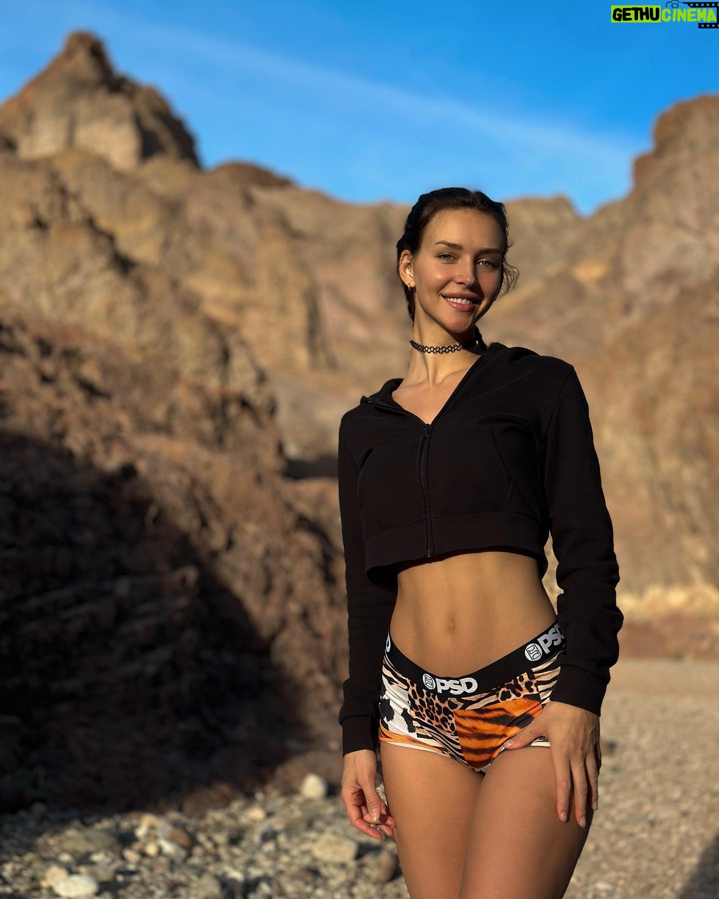 Rachel Cook Instagram - My greatest clarity and creativity come when I spend time in nature. Crazy how easy it is to forget this!