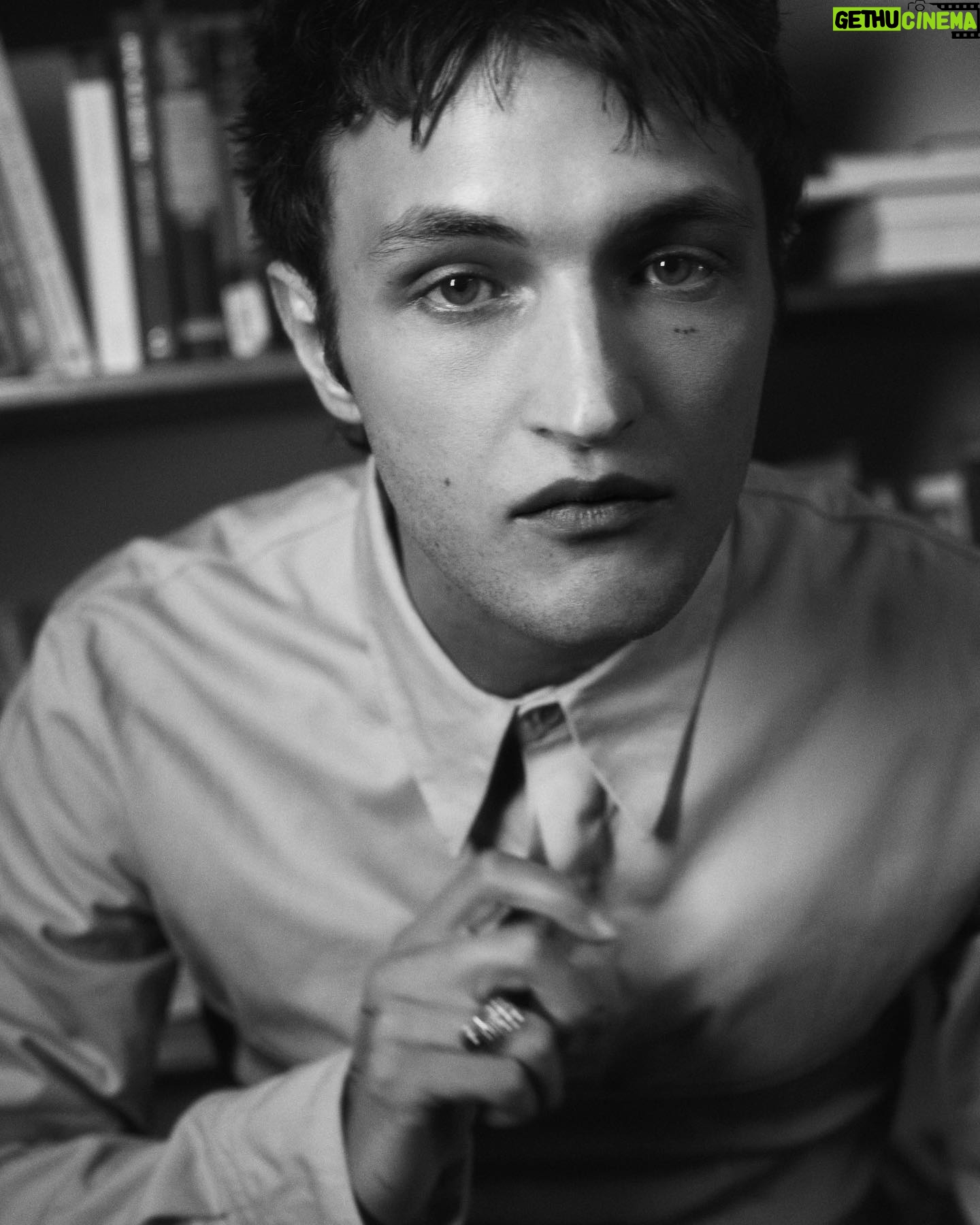 Yolanda Hadid Instagram - ❤️Proud of you and all that you do, my sonshine… @anwarhadid for @vogueturkiye photographed by @mschwartzphoto