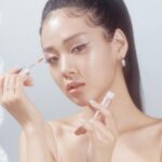 BIBI Instagram - 디어달리아 #홀리데이컬렉션 신상으로 몽환적이고 신비로운 느낌 한번 내보았습니다아 💋✨ 연말 분위기 내고 싶을 때! 글리터로 포인트 주기 좋으니까 다들 @deardahlia_kr 에서 만나봐요!

#DearDahlia #디어달리아 #비건뷰티 #BiBi #비비 #디어달리아X비비 #원드러스윈터랜드컬렉션 #연말선물