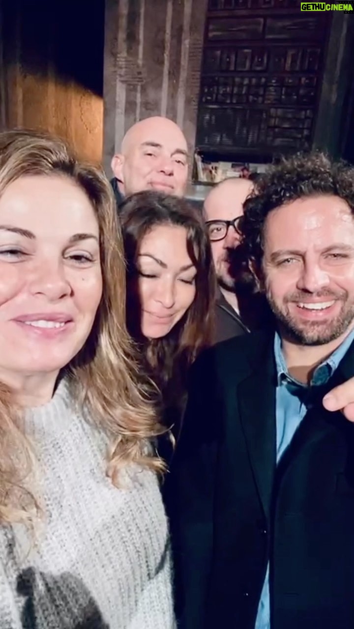 Vanessa Incontrada Instagram - Torino stiamo arrivando! 😉
Dal 6 al 11 dicembre al Teatro Alfieri @teatroalfieritorino con “Scusa sono in riunione” 🎭
Le altre date della tournée le trovate nel link in bio ⬆️
Vi aspettiamo! Besitos 😙🦋
“SCUSA SONO IN RIUNIONE”
di Gabriele Pignotta @gabrielepignotta_official
Con Vanessa Incontrada e Gabriele Pignotta
e con
Fabio Avaro @fabio_avaro
Siddhartha Prestinari @prestinarisiddhartha
Nick Nicolosi
@nic_nicolosi
@a.artistiassociati
#scusasonoinriunione #teatro #artistiassociati