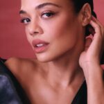 Tessa Thompson Instagram - The way I look at someone who *votes* (or reminds me to hydrate)

feeling powerful in Lip Power shade 109 by @armanibeauty #armanibeauty 💦💄💦