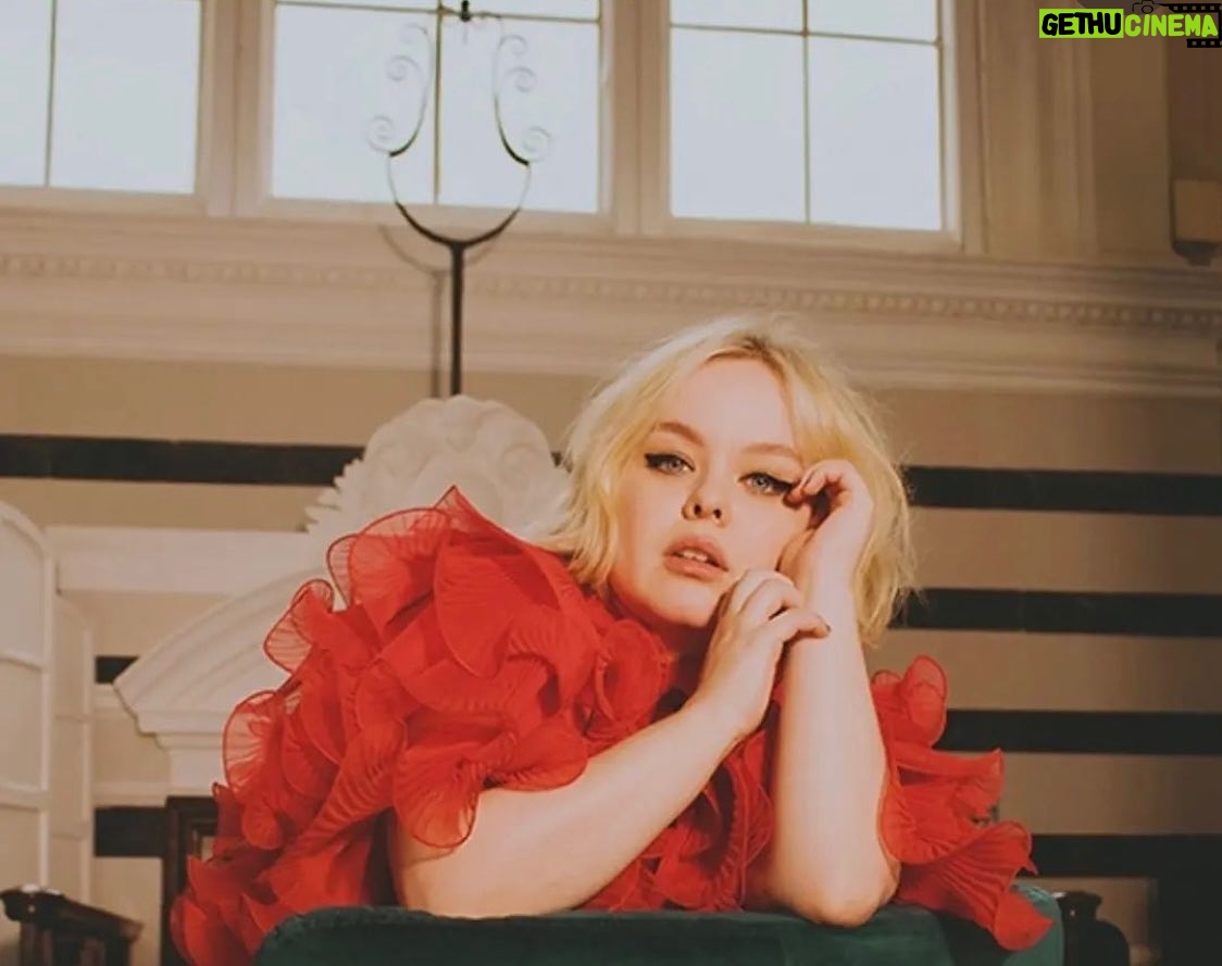 Nicola Coughlan Instagram - This shoot was nearly two years ago and it was the first time I worked with a gang who’ve now become some of my favourite people. Love you guys @aimeecroysdill @halleybrisker @neilyoungbeauty @vrwpublicity ❤️