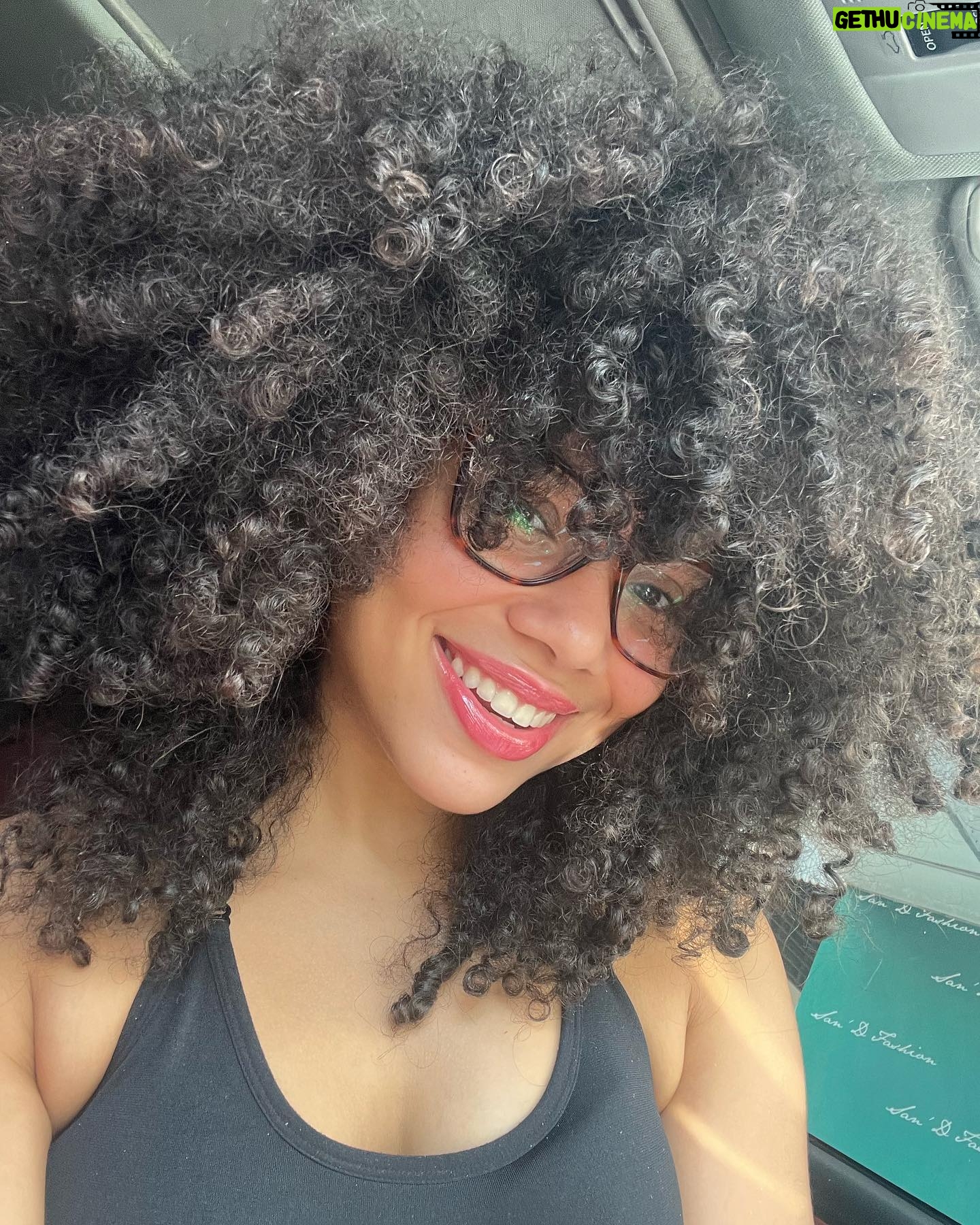 Chelsy García Instagram - Un tro de cabello🥴
