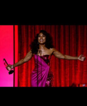 Angela Bassett Instagram - Hey Everybody you good?

The room was filled with so much love, I just wanted to bottle it up and save it for a rainy day 💗 

Thank you @criticschoice @ccblackcinema for the Career Achievement Award, I’m honored ✨

Hair: @hairjunkierandy 
Makeup: @dandremichael 
Stylist: @jlynnstyle18 
Trainer: @getfitbyrob
Jewelry: @gismondi1754