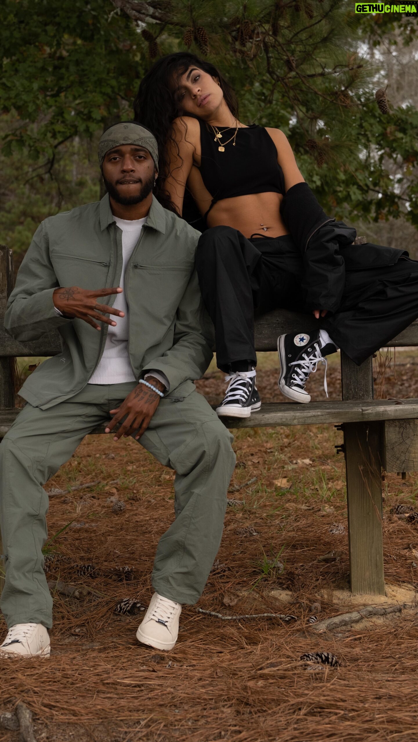 Jessie Reyez Instagram - wHeReS tHe MuSiC vIdEo 🦦
“Forever” feat. @6lack tomorrow
on @facebook