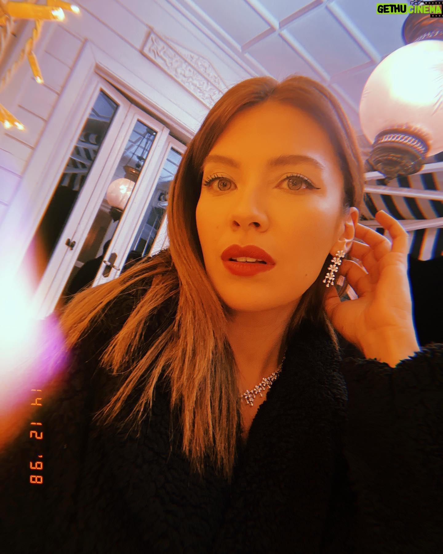Biran Damla Yılmaz Instagram - Diamonds are a girls bestfriend çünkü.💋
