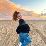 Sofie Dossi Instagram - whatcha doing today?🤍