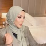 Erra Fazira Instagram - Semalam.. 
Terima kasih KWSP mengundang saya di malam mengamit kenangan.. Walau tak dengar suara sendiri, kugagahi jebat! 😆 Minta maaf terlebih terkurang.. hingga jumpa lagi.. InsyaAllah😘🥰 .
.
💄 ~ @makeupbydeqsha .
👗 ~ @lumiereconcept