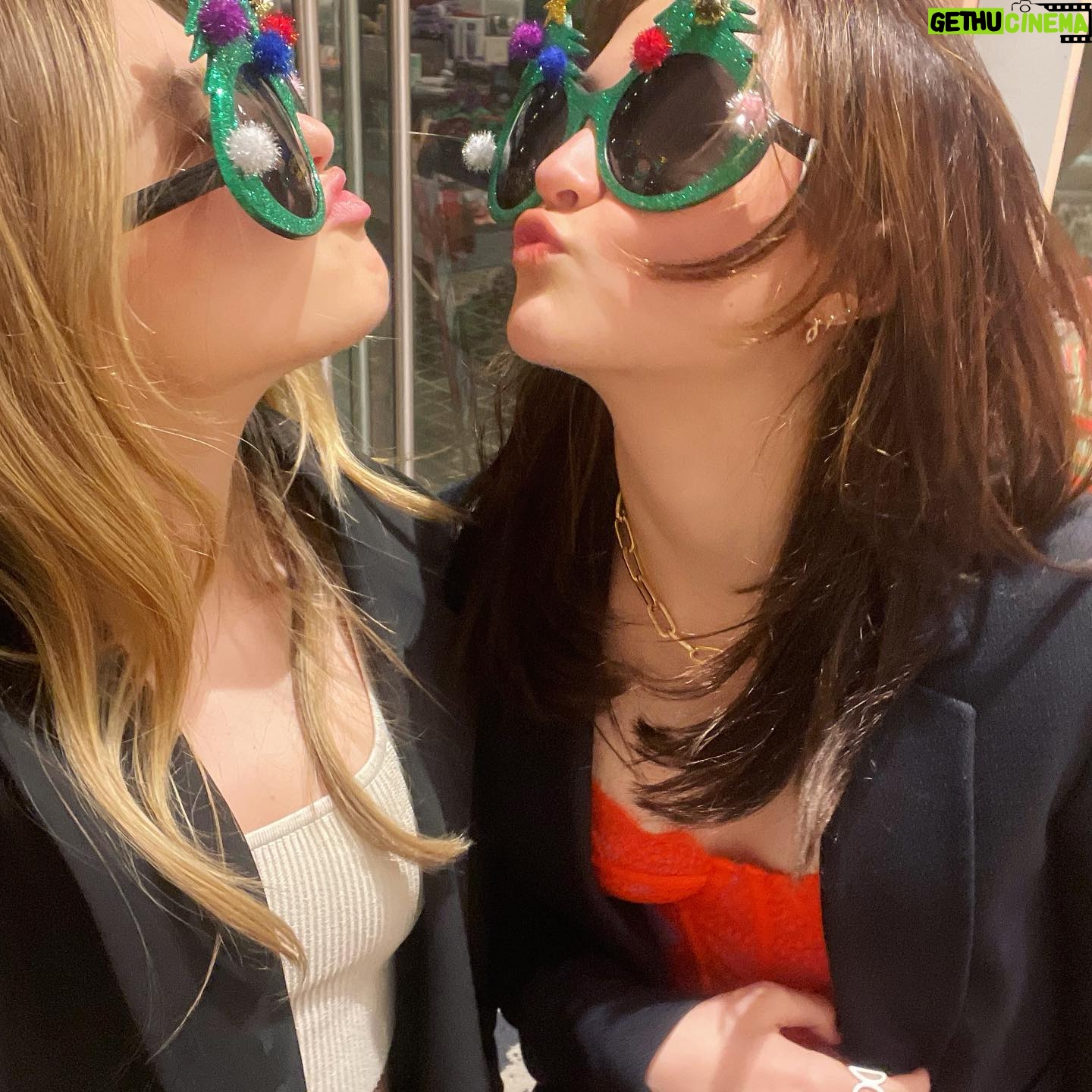 Ella McKenzie Instagram - Reunited 😉😉
@maisie_dek