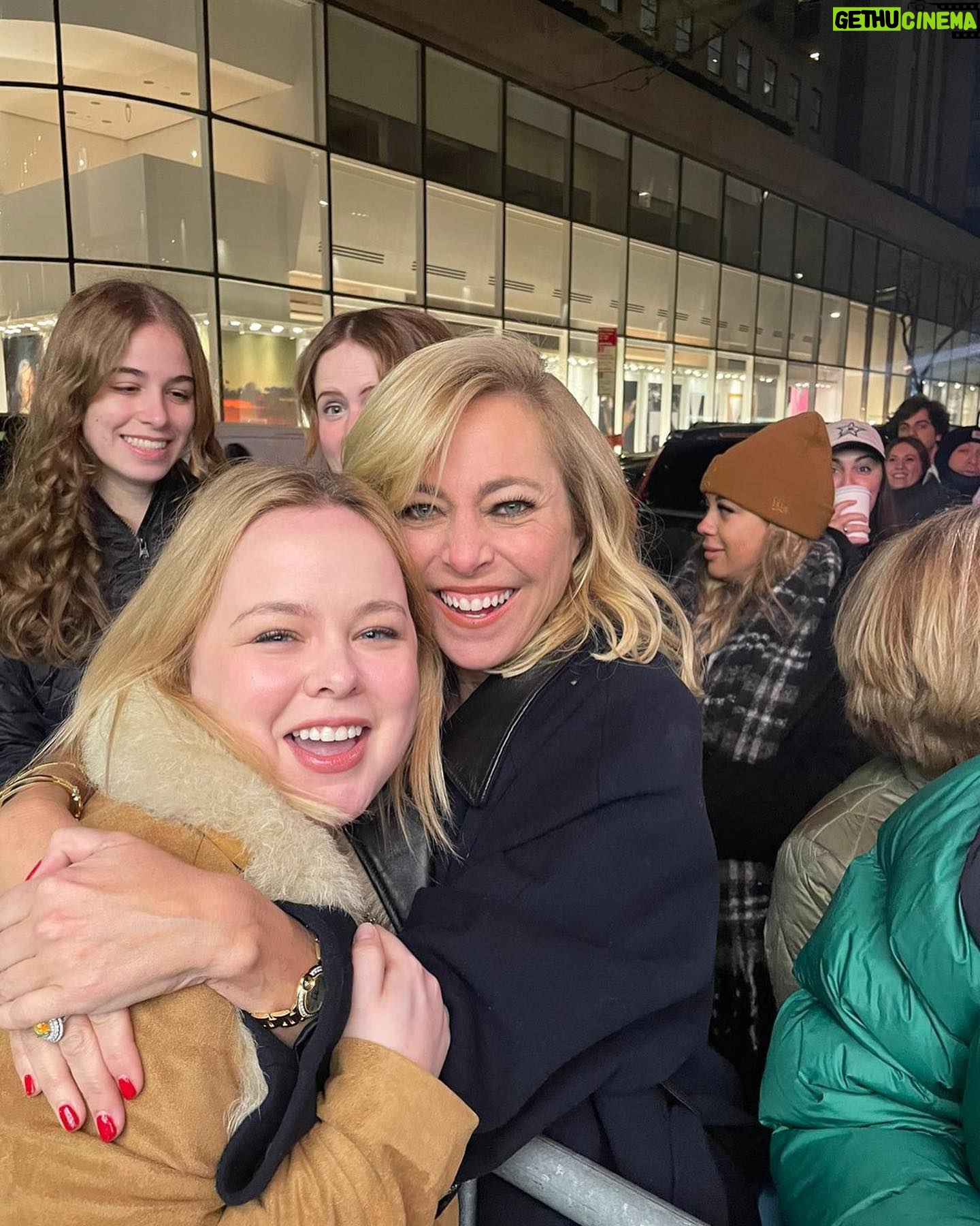 Nicola Coughlan Instagram - 🎄MiniHol NY 🍎
Thank you @editionnewyork for having us in your comfy beds
Thank you @aerlingus for getting us there in style
Thank you @suttonstracke for when I shouted at you “Jealous of what?!” You responded “your ugly leather shoes”❤️
