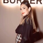 Amina Khalil Instagram - B U R B E R R Y 🤎