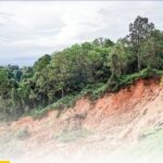 Erra Fazira Instagram - Innalillahiwainnailaihirojiun.. .
.
Sejak kebelakangan ini.. macam2 kejadian berlaku disekeliling kita.. bukan saja di Malaysia malah diseluruh dunia.. Bencana demi Bencana melanda.. benarlah bagai dikata.. dunia semakin uzur.. Bukan saja manusia bisa  tenat .. dunia juga menghadapi proses yang  sama.. 
.
Tiba masanya kita tingkatkan kesedaran.. perbetulkan  eco system yg memudaratkan.. samada jangka masa pendek mahupun panjang... Kita cari solusi dan segala bentuk  pendekatan untuk meringankan beban bumi yg semakin  memberontak.. InsyaAllah kita masih bole berubah!! 🥺 
.
Moga Allah lindungi kita semua.. Jangan berhenti berusaha.. jangan pernah berhenti berdoa.. JOM UBAH DEMI KEBAIKKAN..!! .
.
Salam takziah kepada keluarga mangsa tanah runtuh Batang Kali serta mereka yg terjejas akibat banjir di seluruh Malaysia.. Moga kalian dberi kekuatan dan kesabaran.. Moga musibah ini diganti dengan kebaikkan serta Rahmat Allah.. amiiinnnn.. 🤲