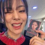 BIBI Instagram - 콘서트 일주일 남앗짜나요..! 다들 카드티켓 준비되셨나요? ZEROPLUS 앱을 다운 받은 후 카드 티켓을 핸드폰 뒷면에 가져다 놓으면! 콘서트 스페셜 영상을 보실 수 있습니다아 옷 따숩게 입구와요 감기조심하시고!