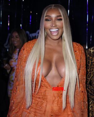 NeNe Leakes Instagram - Ohhhhh what a nite! 

Cake @kjselegantpastries 
Jumpsuit @alietteny 
Shoes @louboutinworld 
Makeup @2gifted.hands 
Hair @hausofdebonair 
Wig @colormanewigs 
Venue @thelinnethialounge