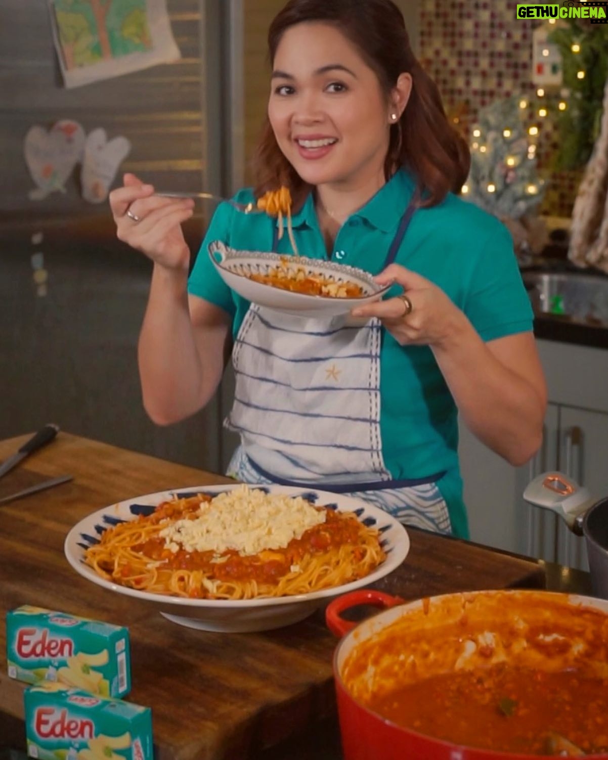 Judy Ann Santos Instagram - Ready na ba ang ihahanda ngayong Noche Buena? 🎄✨ Sharing one of my favorite classic holiday recipes, na talaga namang kukumpleto sa ating handaan ngayong darating na Pasko - Cheesy Spaghetti!
Mas pasarapin ang handa ngayong Pasko with the extra milky and creamy goodnes of Eden! 💙
Discover more Christmas Recipes at CheeseAnything.com!
#IbalikAngSarapNgPaskongPinoy #EdenCheese