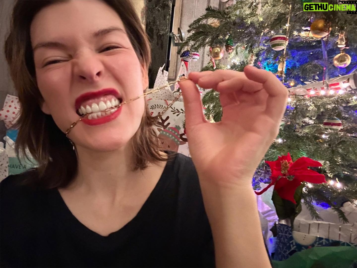Milla Jovovich Instagram - Happy Holidays from our family to you all! We’re so lucky to be taking a winter break so the cast and crew of my new film IN THE LOST LANDS can see their families and just rest from the crazy schedule we’ve been keeping. They have worked so hard to make our movie as amazing as possible and I can’t tell you how much i see and appreciate their hard work. We’ll finish the movie after the new year, but till then, it’s family time and just enjoying some time off to appreciate our loved ones. I send you all so much love and I truly hope this New Year brings us all closer to everything we wish and pray for. Xo m❤️❤️❤️ p.s. thank you so much @loratelier for my gorgeous gold chain necklace!! It’s what I really wanted for my vanity on Christmas😂🙏