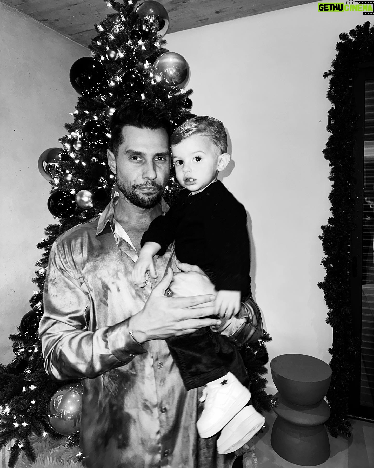 Stéphanie Durant Instagram - Christmas 2022.🎄💛 De l’amour encore et encore ✨
J’espère que vous avez passé de bonnes fêtes 🧡 Next : jour de l’an au ski pour notre mini lune de miel 🎿💛