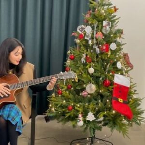 Shin Min-a Instagram - 여러분 행복한 크리스마스 보내세요 

Happy Merry Christmas 🎄🎅☺️😘🫶