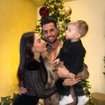 Stéphanie Durant Instagram - Christmas 2022.🎄💛 De l’amour encore et encore ✨
J’espère que vous avez passé de bonnes fêtes 🧡 Next : jour de l’an au ski pour notre mini lune de miel 🎿💛
