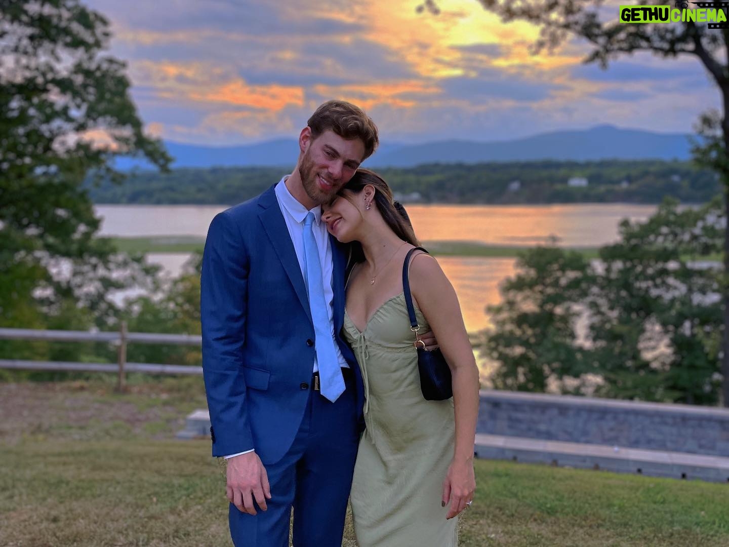 Sheryl Rubio Instagram - Feliz cumpleaños a mi mejor amigo y al amor de mi vida! ❤️ no podría estar más feliz de que la vida me de una oportunidad de estar a tu lado un año más y no puedo sentirme más honrada de ser tú esposa y tú bestie. I really really love you y nunca me canso de decírtelo, se me hace loquísimo que cada día de amo más y que está magia que fue lo que nos juntó todavía sigue intacta y más fuerte que nunca. Mi papacito hermoso, te adoro tanto! Que la vida te siga bendiciendo con salud y con muchos más éxitos! Somos el mejor equipo por siempre y para siempre ❤️