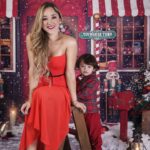 Sherlyn Instagram - Gratitud y mucho amor! 
Feliz navidad familia
📸 @pamelakaim_photography
