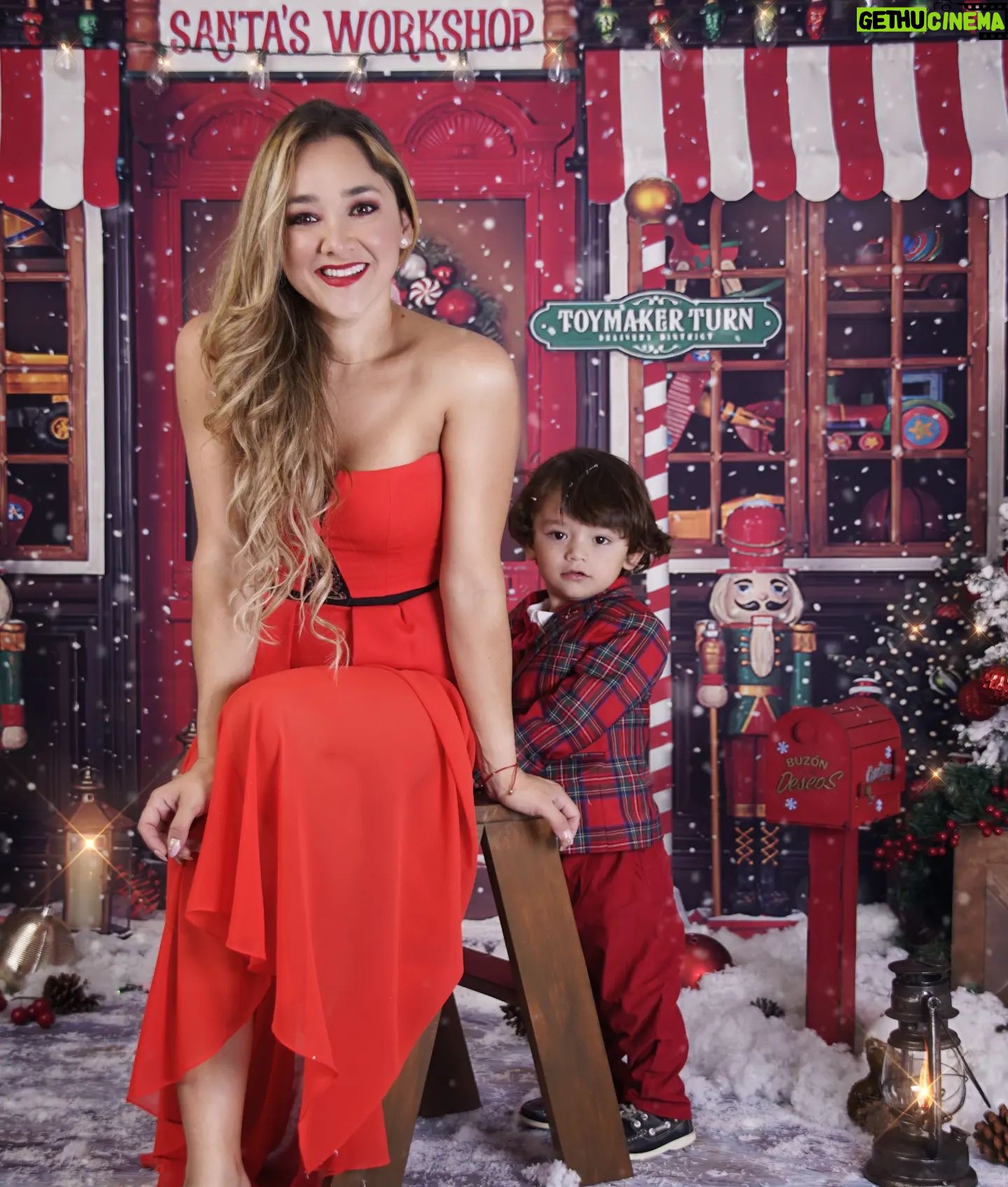 Sherlyn - 50K Likes - Gratitud y mucho amor!
Feliz navidad familia
📸 @pamelakaim_photography