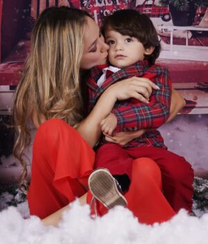 Sherlyn Instagram - Gratitud y mucho amor! 
Feliz navidad familia
📸 @pamelakaim_photography