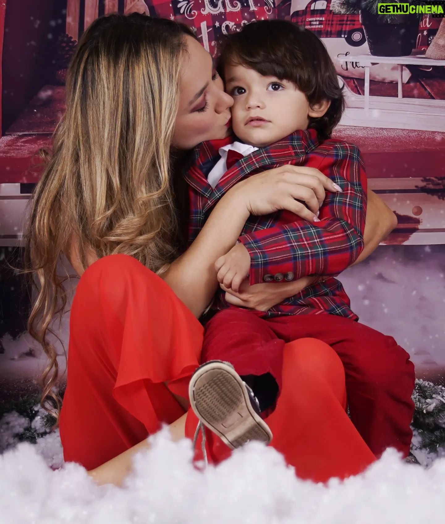 Sherlyn - 50K Likes - Gratitud y mucho amor!
Feliz navidad familia
📸 @pamelakaim_photography