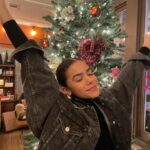 Antonia Gentry Instagram - late but happy holidays haha weee

📸: my mother